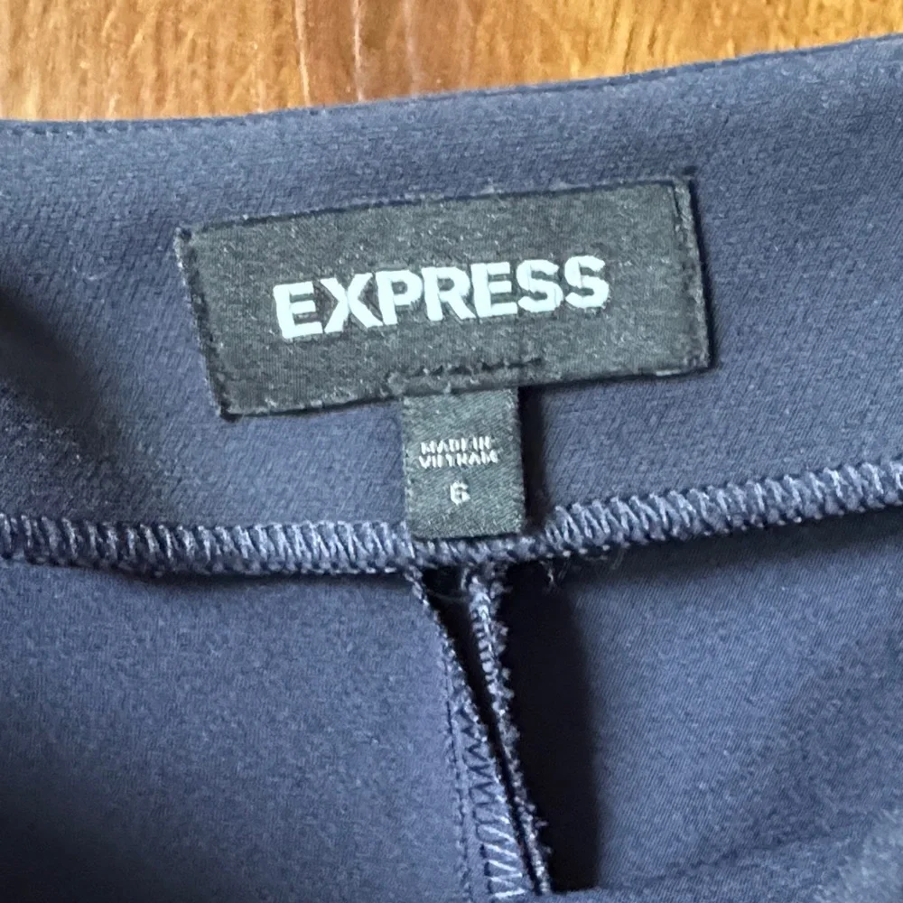 Express Navy Ruffle Women's Skort - Picture 4 of 5